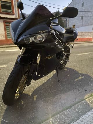 Yamaha R1 Negra