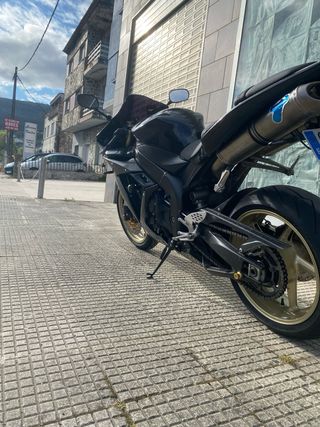 Yamaha R1 Negra