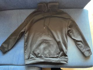 2 Dessuadores amb caputxa/ 2 Sudaderas con capucha