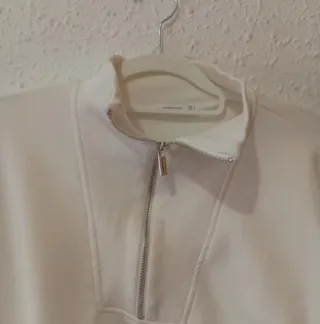 Sudadera Stradivarius blanca cremallera