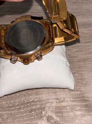 Reloj Skyline Dorado y Negro