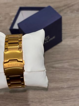 Reloj Skyline Dorado y Negro