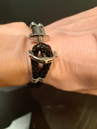 Pulsera Cuero Trenzado Negra y Plata