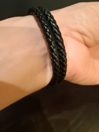 Pulsera Cuero Trenzado Negra y Plata