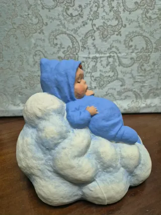 Figura bebé durmiendo papel maché