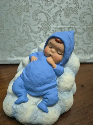Figura bebé durmiendo papel maché