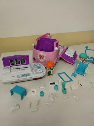 Ambulancia Pin y Pon con 2 muñecos y accesorios