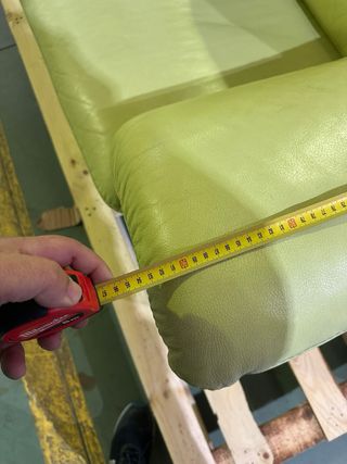 Sofá de piel verde