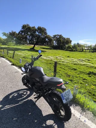 Moto Naked Negra
