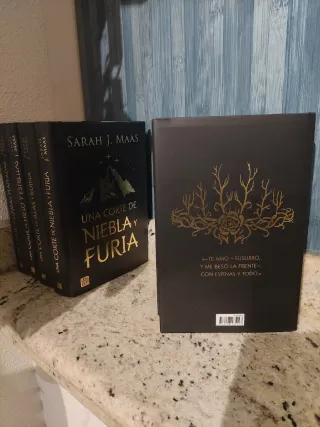Saga completa: "Una corte de rosas y espinas".