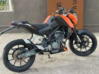 KTM Duke Moto Deportiva Negra/Naranja