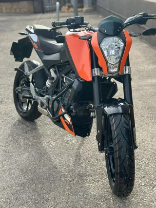 KTM Duke Moto Deportiva Negra/Naranja
