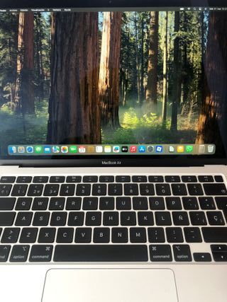 MacBook Air 2020 i3 8GB 256GB