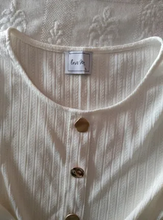 Top blanco manga larga con botones