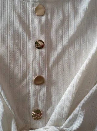 Top blanco manga larga con botones