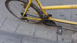 Bicicleta tándem amarilla