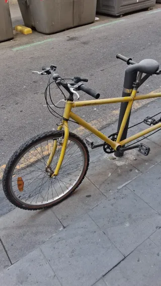 Bicicleta tándem amarilla