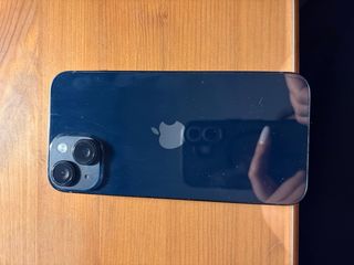 iPhone 14 128GB Negro con funda arcoíris