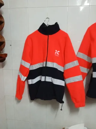 3 polares trabajo (2 TALLA: L)(1 TALLA: M)  12€UNI