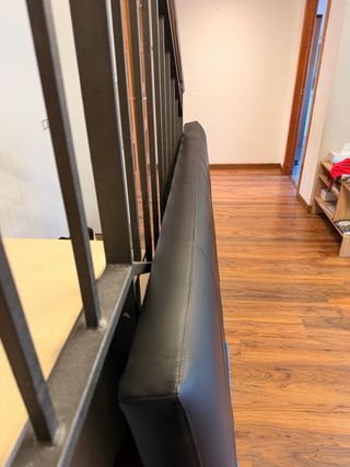 Cabezal polipiel negro capitoné, para cama de 150
