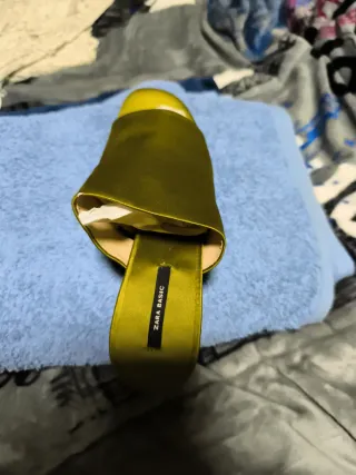 Zapatos Zara Basic tacón verde oliva