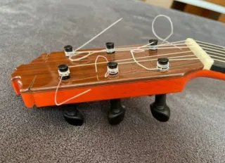 Guitarra  Manuel Guillena palillos mecánicos