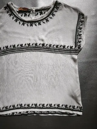 Blusa Mosnova Branca com Bordado Preto