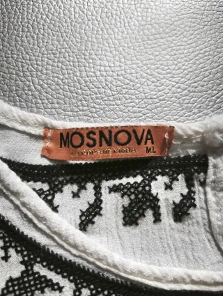 Blusa Mosnova Branca com Bordado Preto