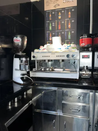Se vende bar buena situación