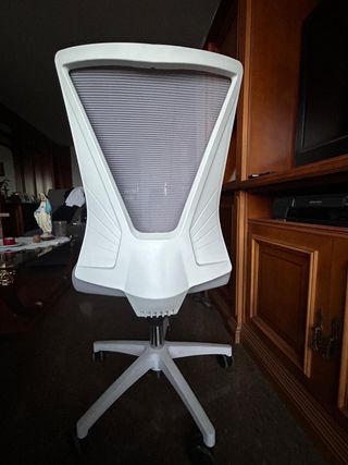 Silla de oficina ergonomica  blanca