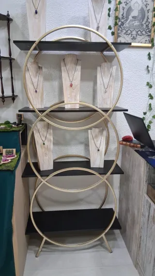 Estantería Metálica Dorada y Negra