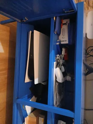 Cajón de metal azul