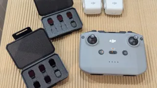 DJI Flip con 2 baterías, cargador, filtros y bolsa