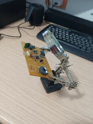 Mini torno articulado con lupa y pinzas