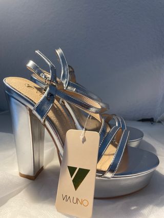 Sandalias de tacón plateadas talla 35