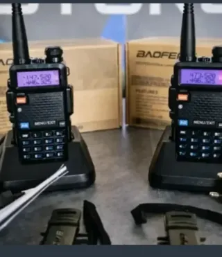 2 Pezzi Baofeng UV-5R Nuovi con Accessori