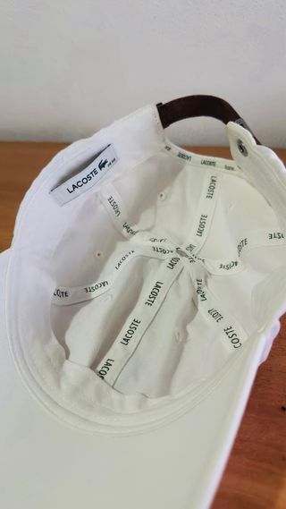 Chapéu Lacoste Branco e Castanho