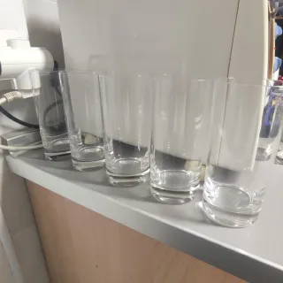 Cinco vasos de cristal nuevos
