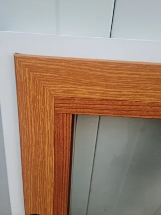 Ventana abatible aluminio imitación madera