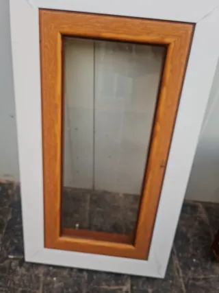 Ventana abatible aluminio imitación madera