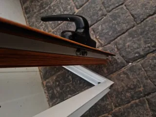 Ventana abatible aluminio imitación madera