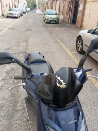 Aprilia SR Scooter Azul/Amarillo