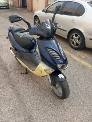 Aprilia SR Scooter Azul/Amarillo