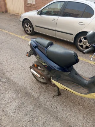 Aprilia SR Scooter Azul/Amarillo