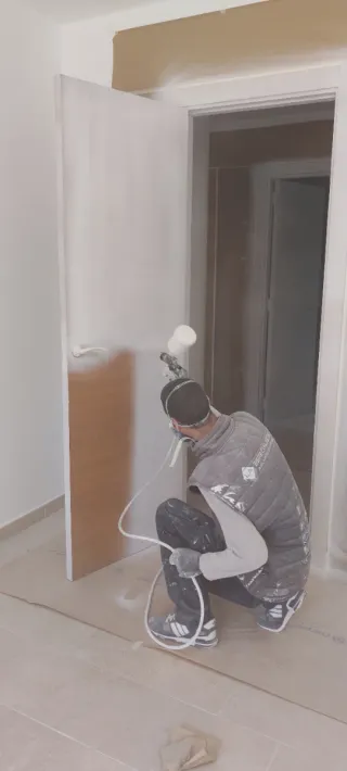 Pintor de pisos i lacador de puertas