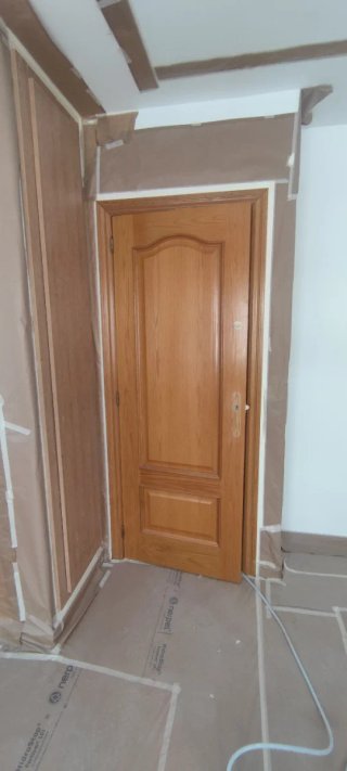 Pintor de pisos i lacador de puertas