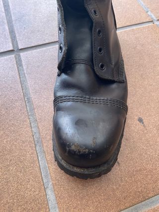 Botas Undergraund cuero puntera metálica