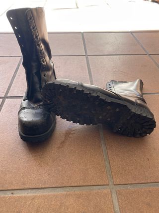 Botas Undergraund cuero puntera metálica