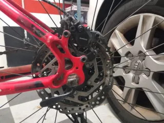Bicicleta BTT Roja