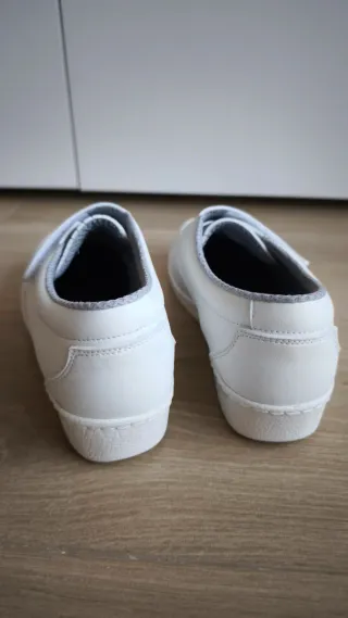 Zapatos de trabajo blancos